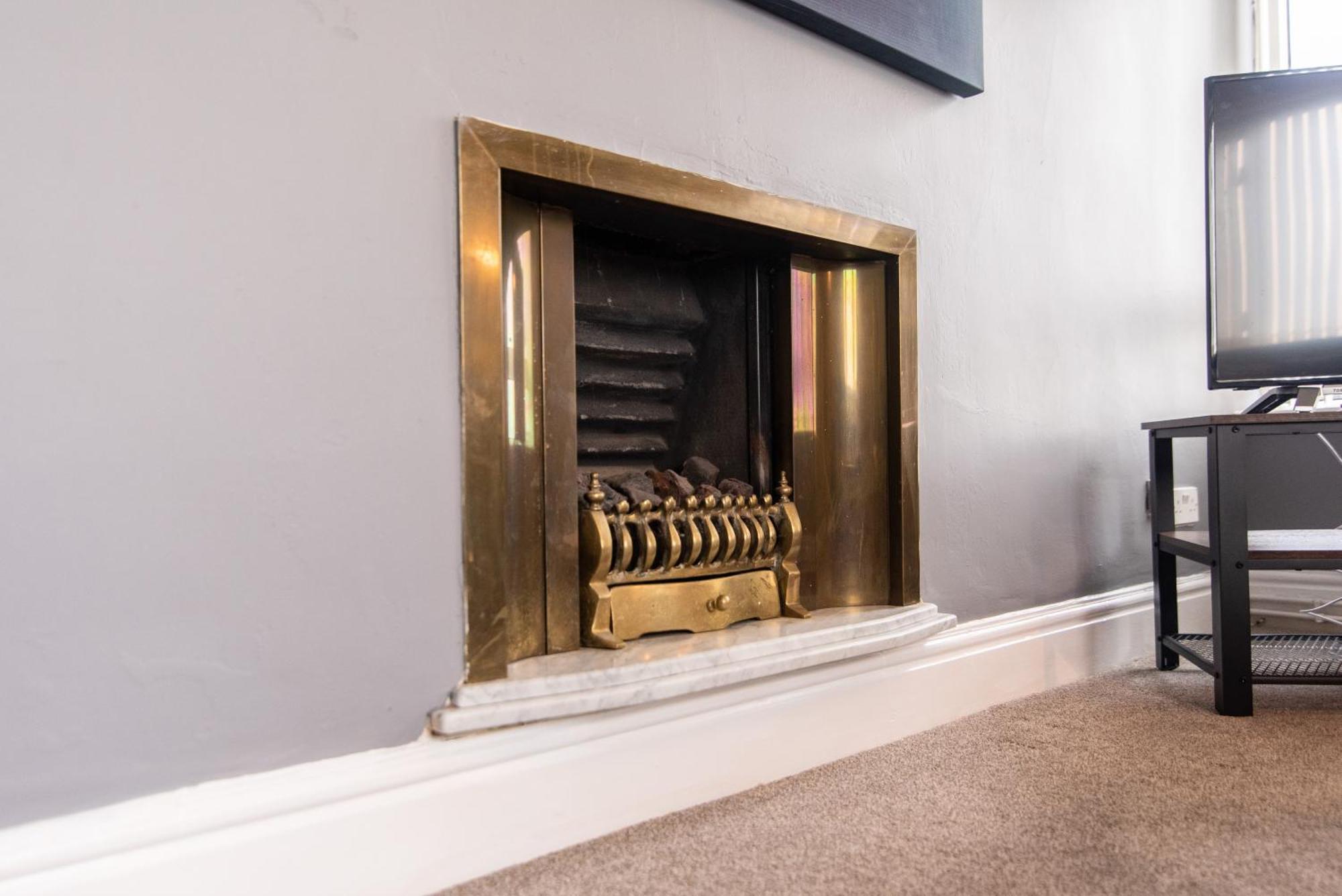 3 Bed Apartment - Perfect For Contractors Near Liverpool Airport Hale  Exteriör bild